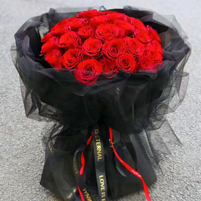 晋中33朵红玫瑰黑色包装，此花表真心