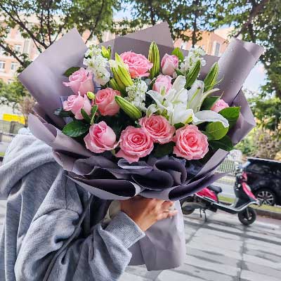晋中11朵戴安娜粉玫瑰百合，与你一起追逐梦想