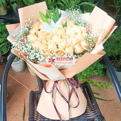 晋中33朵香槟玫瑰百合，心里永远是你