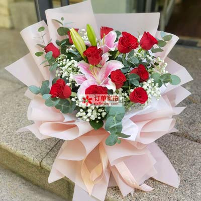 晋中11朵红玫瑰百合,全世界里只有一个你